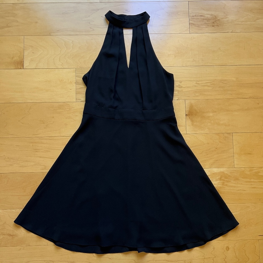 EXPRESS ~ Fit and Flare Halter Cocktail Mini Dress & Keyhole Neckline ~ Size 2 - Picture 4 of 7